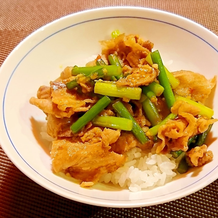 にんにくの芽と豚肉の味噌炒め丼